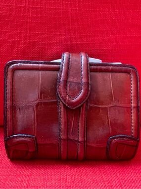 Vintage western chic Brighton designer brown croc-embossed leather wallet.